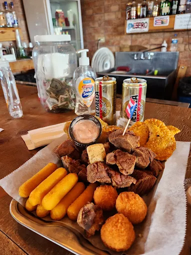 Surtido de frituras con carne frita, sorullitos y empanadillitas